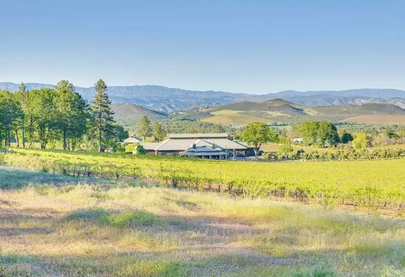 Kelseyville Cottage: Private Deck & On Site Winery