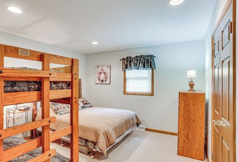 Pennsylvania Cabin Hideaway: Hot Tub & Deck!