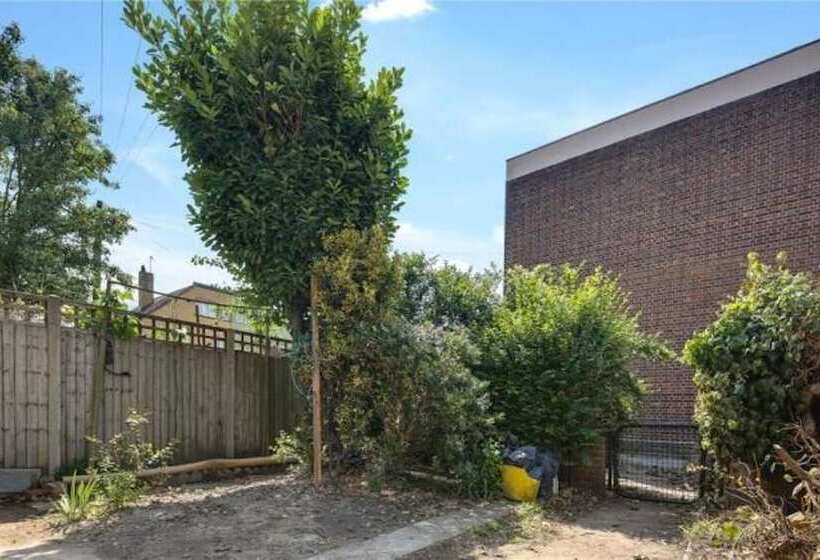 Pansiyon Room In Guest Room   Limehouse Townhomes Modern Spacious Double Room