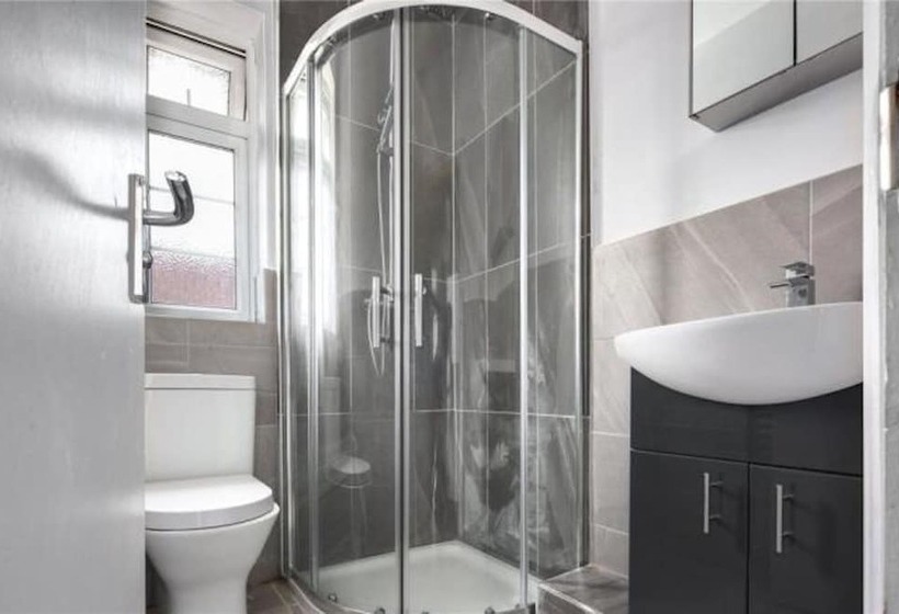 Pansiyon Room In Guest Room   Limehouse Townhomes Modern Spacious Double Room