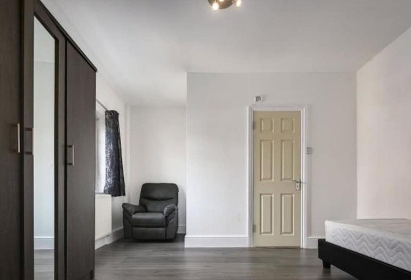 Pansiyon Room In Guest Room   Limehouse Townhomes Modern Spacious Double Room