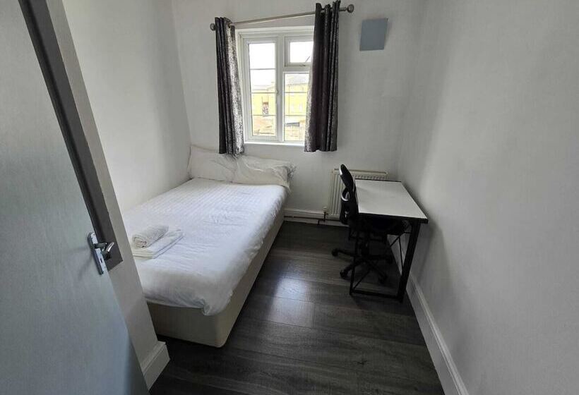 Pansiyon Room In Guest Room   Limehouse Townhomes Modern Spacious Double Room