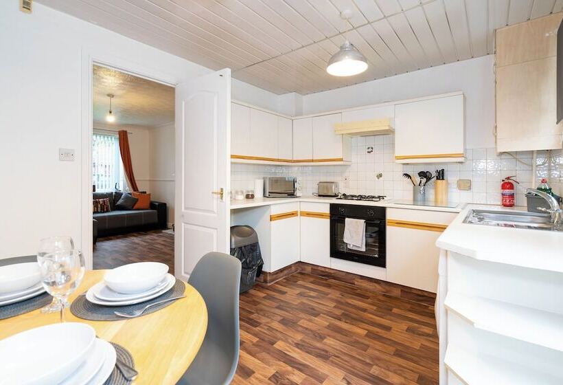 اقامتگاه 2 Bed House In Digbeth/parking/families/contractor