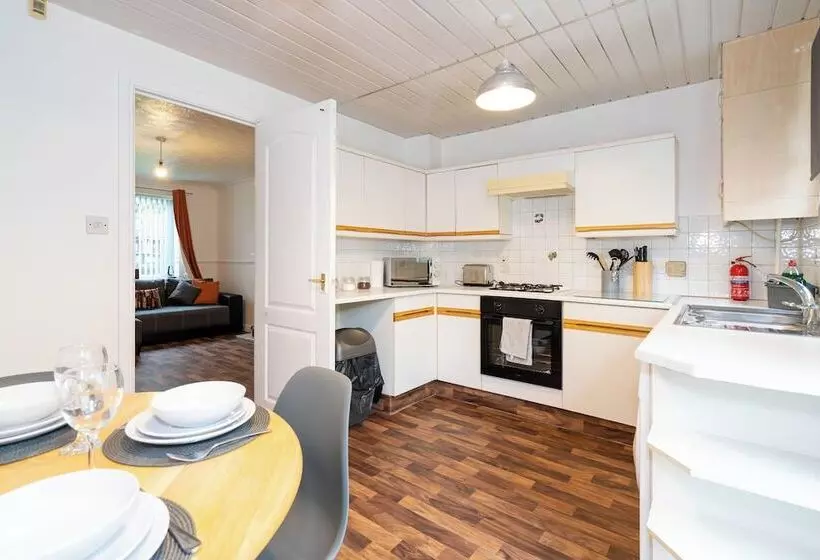 اقامتگاه 2 Bed House In Digbeth/parking/families/contractor