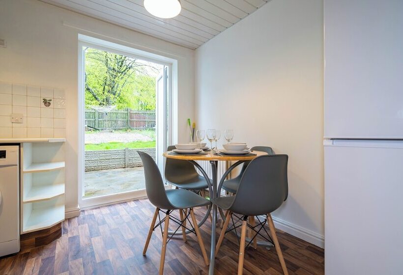 اقامتگاه 2 Bed House In Digbeth/parking/families/contractor