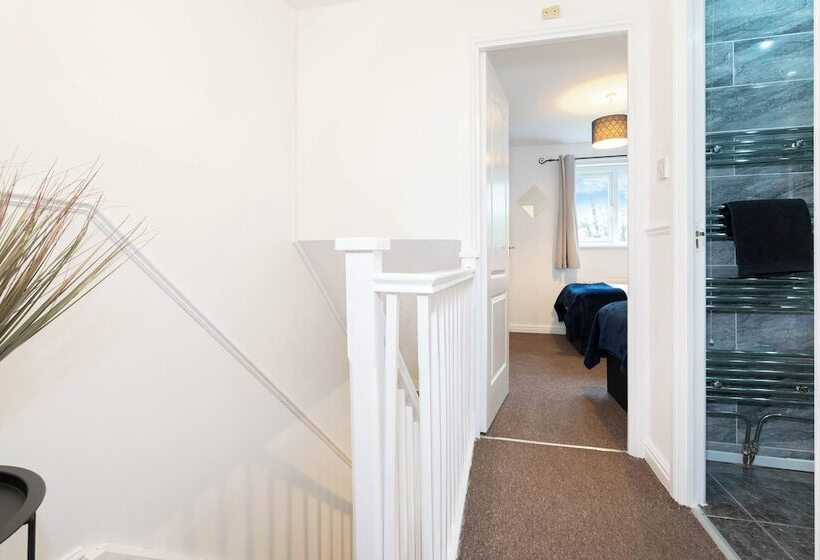 اقامتگاه 2 Bed House In Digbeth/parking/families/contractor