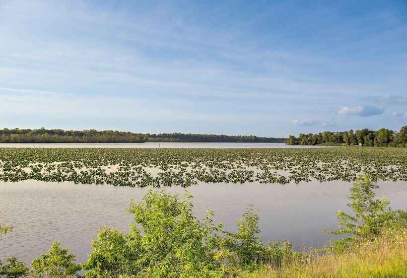 Riverfront Denton Estate On 7 Acres W/ Fire Pit!