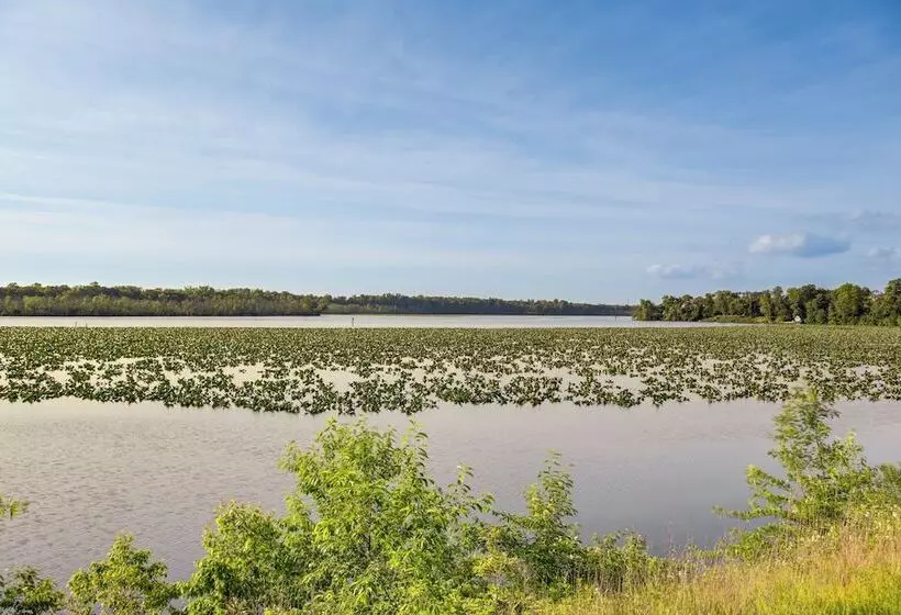 Riverfront Denton Estate On 7 Acres W/ Fire Pit!