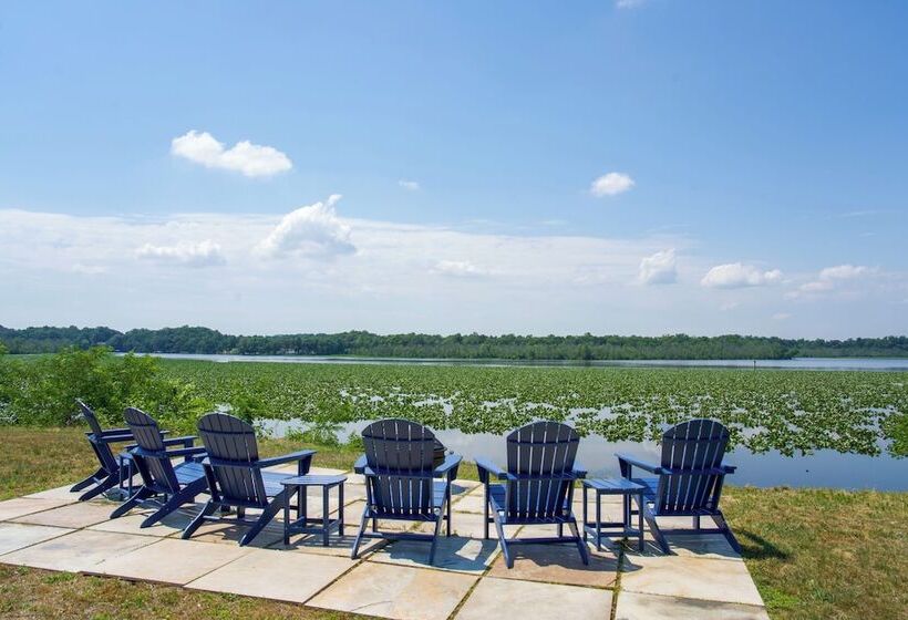 Riverfront Denton Estate On 7 Acres W/ Fire Pit!