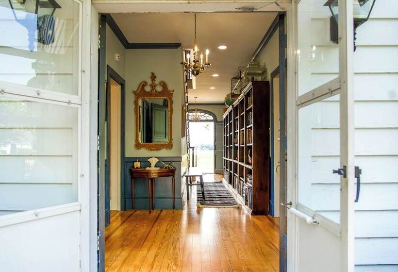 Riverfront Denton Estate On 7 Acres W/ Fire Pit!