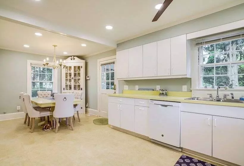 Riverfront Denton Estate On 7 Acres W/ Fire Pit!