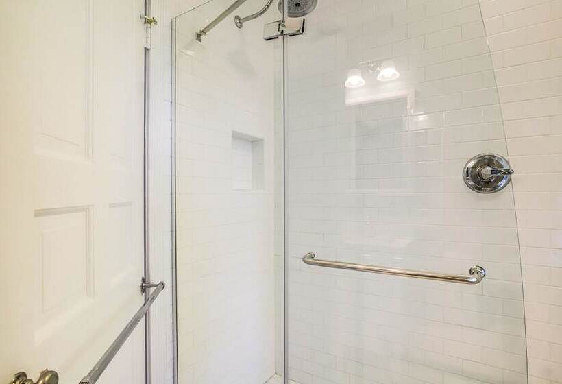 Riverfront Denton Estate On 7 Acres W/ Fire Pit!