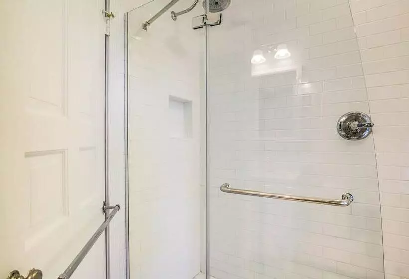 Riverfront Denton Estate On 7 Acres W/ Fire Pit!