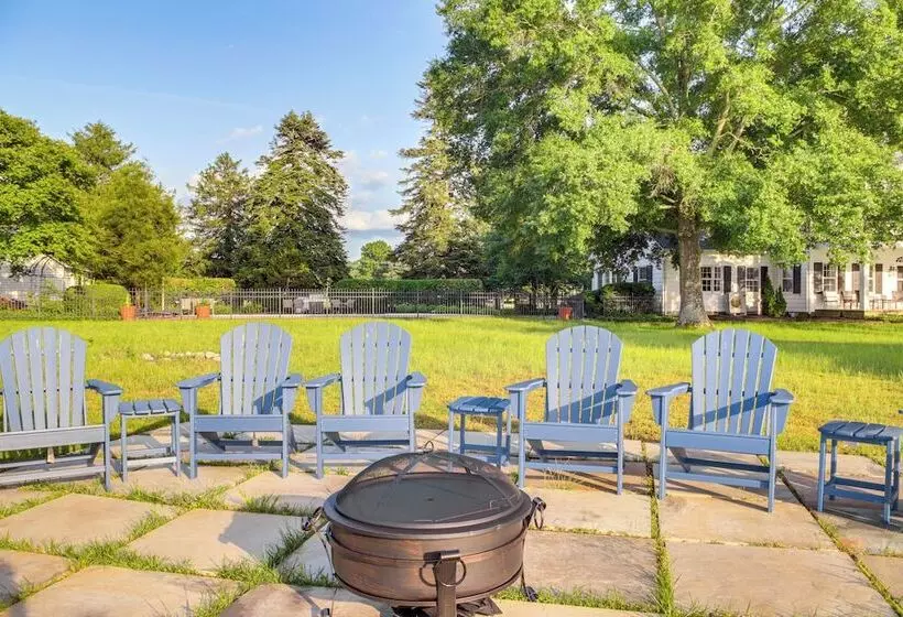 Riverfront Denton Estate On 7 Acres W/ Fire Pit!