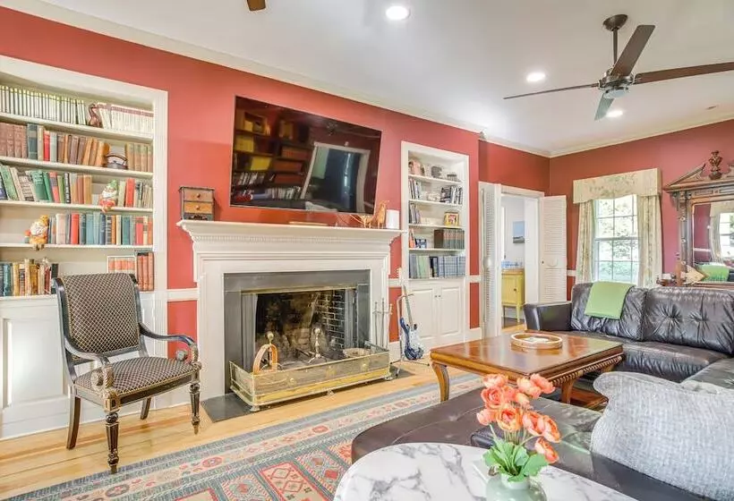 Riverfront Denton Estate On 7 Acres W/ Fire Pit!