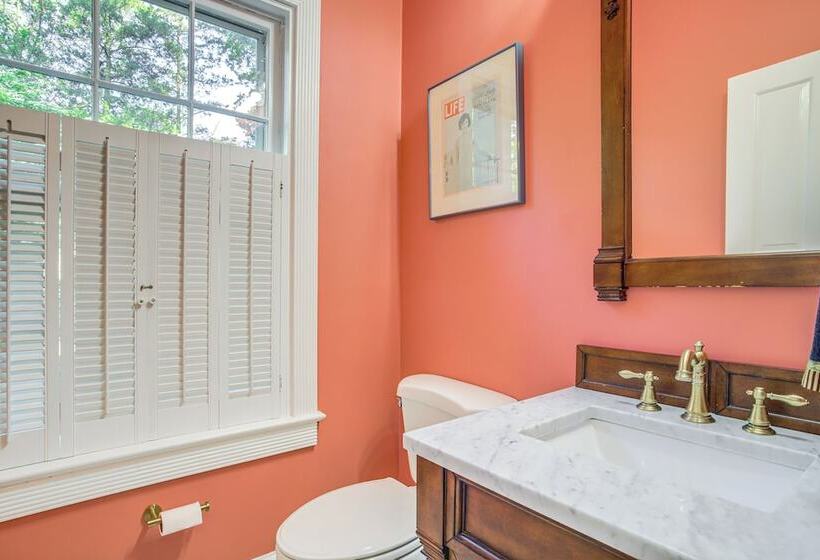 Riverfront Denton Estate On 7 Acres W/ Fire Pit!