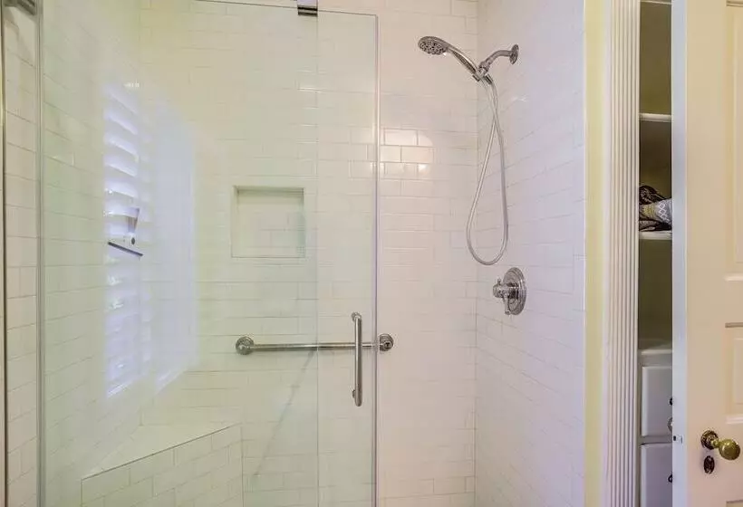 Riverfront Denton Estate On 7 Acres W/ Fire Pit!