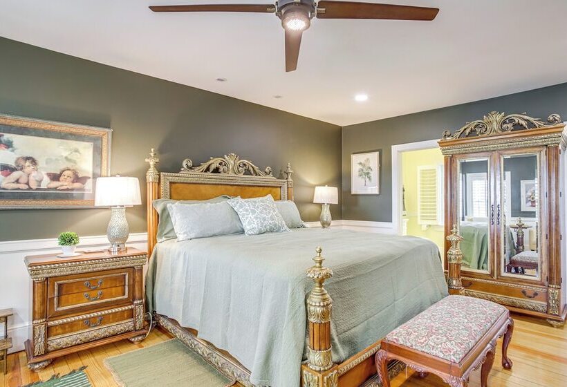 Riverfront Denton Estate On 7 Acres W/ Fire Pit!