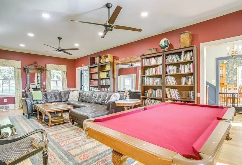 Riverfront Denton Estate On 7 Acres W/ Fire Pit!