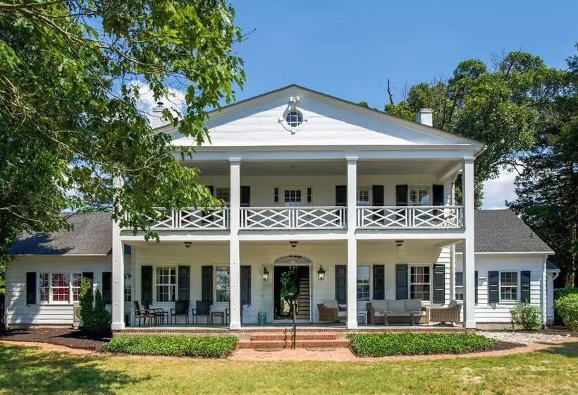 Riverfront Denton Estate On 7 Acres W/ Fire Pit!