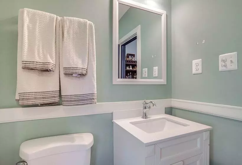 Riverfront Denton Estate On 7 Acres W/ Fire Pit!