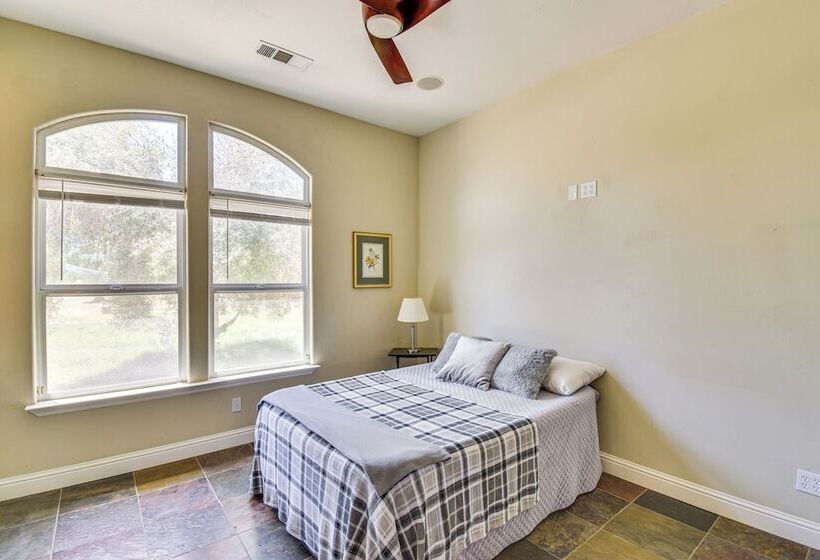 Spacious Delhi Home W/ Fireplaces, Patio & Grill!