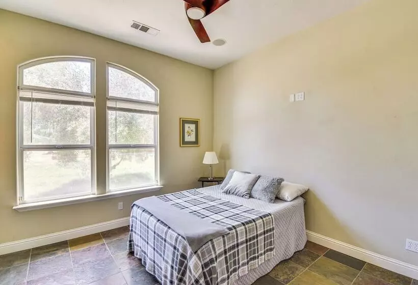 Spacious Delhi Home W/ Fireplaces, Patio & Grill!