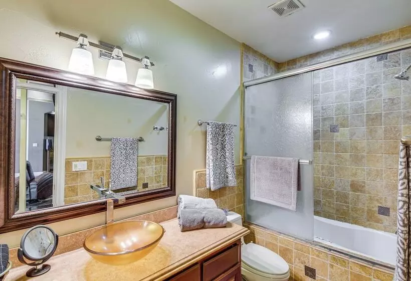 Spacious Delhi Home W/ Fireplaces, Patio & Grill!