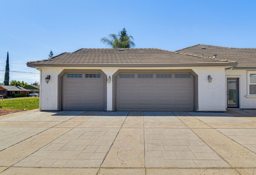 Spacious Delhi Home W/ Fireplaces, Patio & Grill!