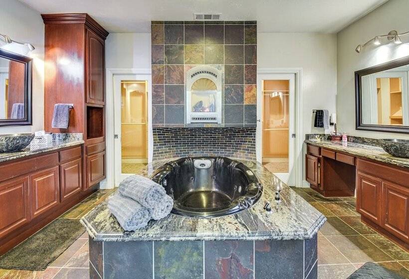 Spacious Delhi Home W/ Fireplaces, Patio & Grill!