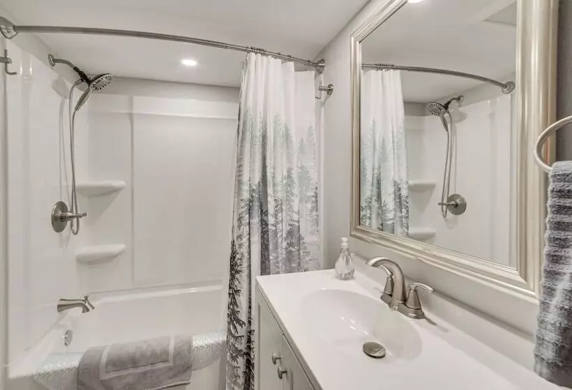 Spacious Detroit Lakes Home W/ Private Deck!