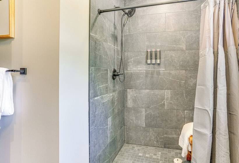 Peaceful Farm Stay: Damascus Cabin On 120 Acres!