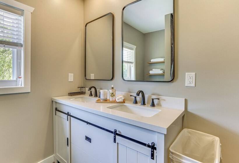 Peaceful Farm Stay: Damascus Cabin On 120 Acres!