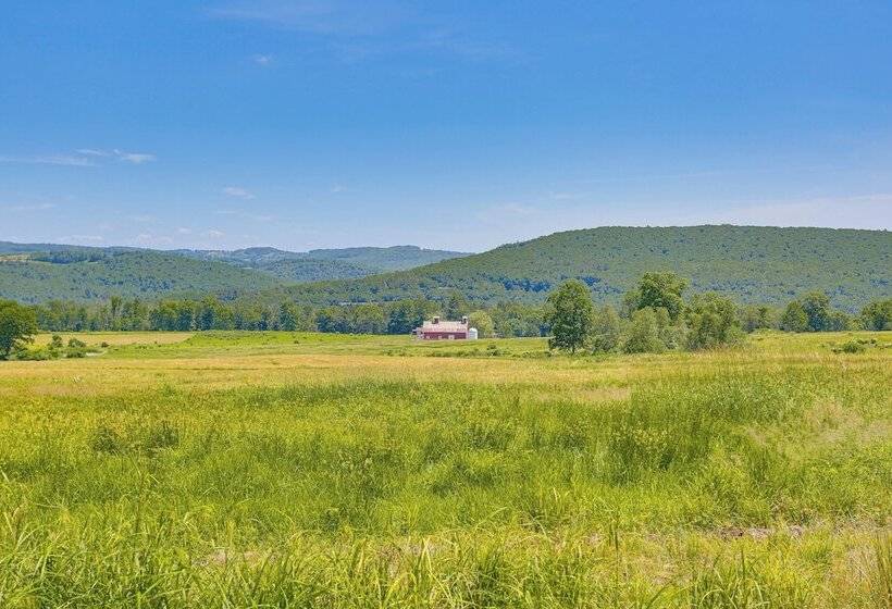 Peaceful Farm Stay: Damascus Cabin On 120 Acres!