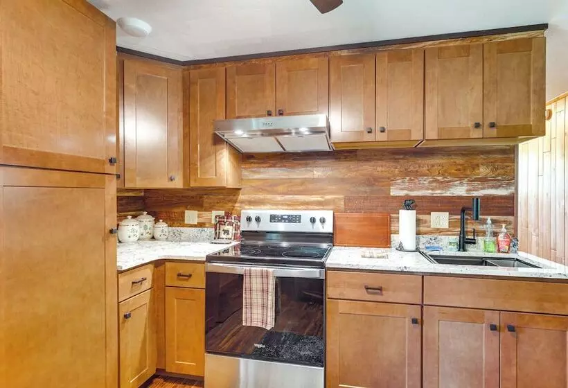 Updated Conover Cabin W/ Nearby Boating Access!