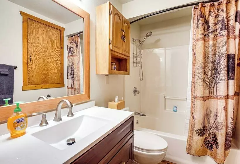 Updated Conover Cabin W/ Nearby Boating Access!