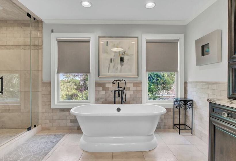 114 Ocean Boulevard By Avantstay Beachfront Infinity Pool Basketball Court Recently Renovated!