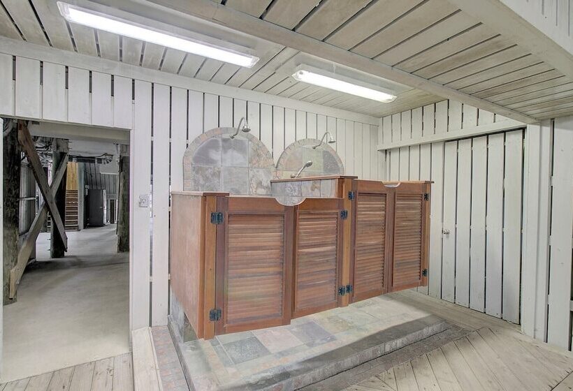 114 Ocean Boulevard By Avantstay Beachfront Infinity Pool Basketball Court Recently Renovated!