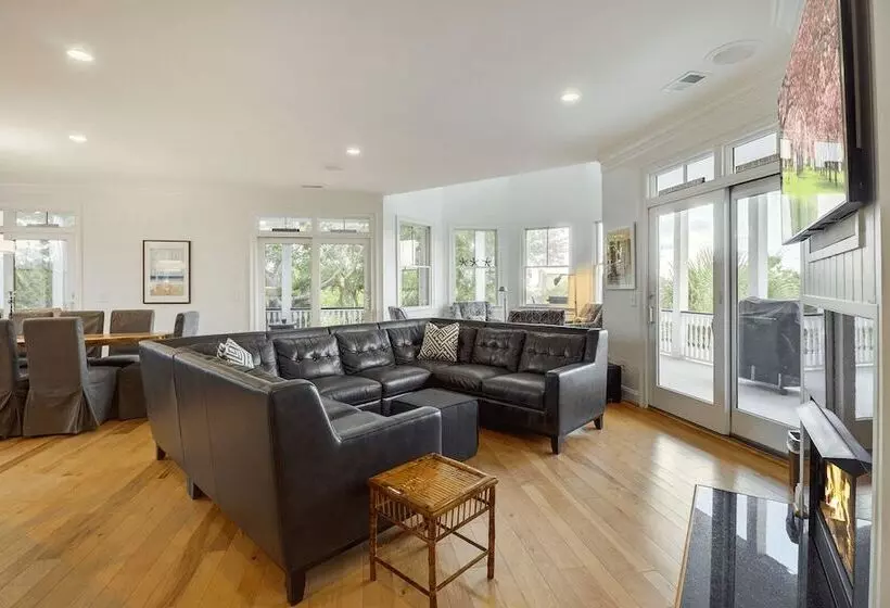 2701 Palm Boulevard By Avantstay Steps To The Beach, Ping Pong, Putting Green