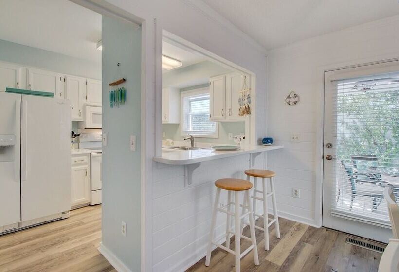 72 Pelican Bay Avantstay Community Pool, Decks