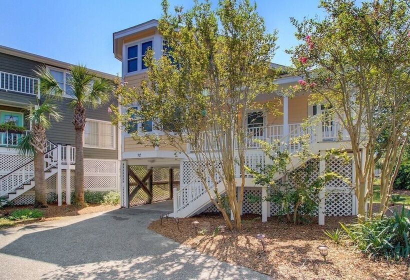 72 Pelican Bay Avantstay Community Pool, Decks