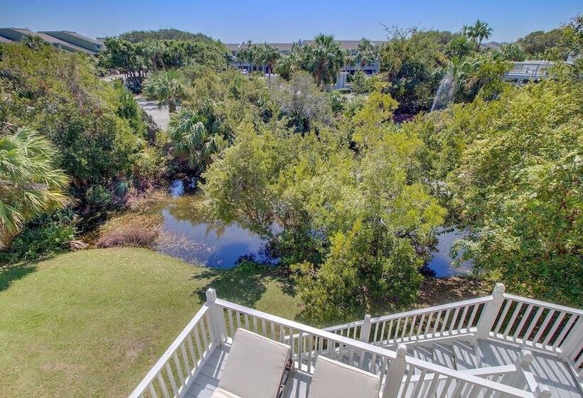 72 Pelican Bay Avantstay Community Pool, Decks