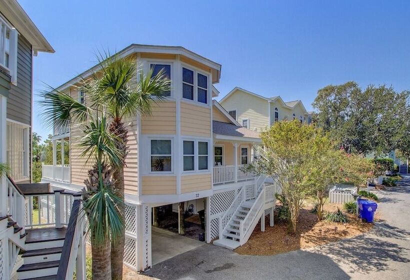 72 Pelican Bay Avantstay Community Pool, Decks