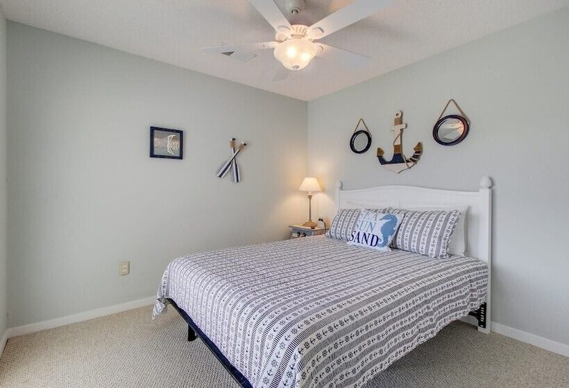 72 Pelican Bay Avantstay Community Pool, Decks