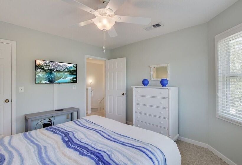 72 Pelican Bay Avantstay Community Pool, Decks