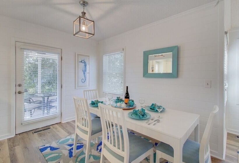 72 Pelican Bay Avantstay Community Pool, Decks