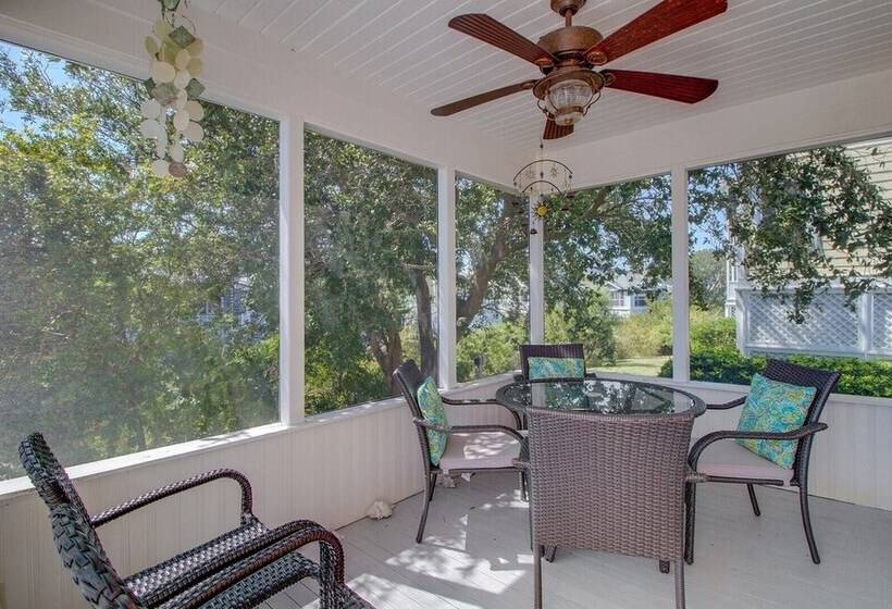 72 Pelican Bay Avantstay Community Pool, Decks