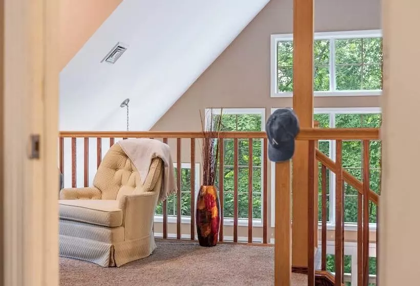 Bear Trail Chalet By Avantstay Retreat W/ Outdoor Living Deck & Fire Pit