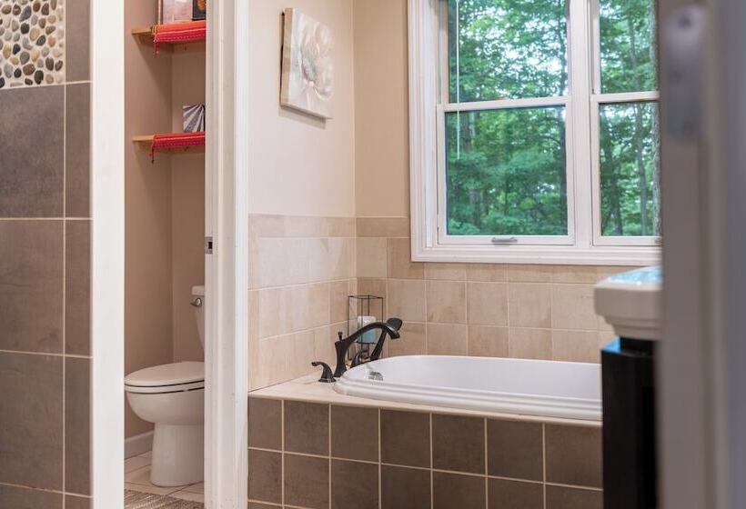 Bear Trail Chalet By Avantstay Retreat W/ Outdoor Living Deck & Fire Pit