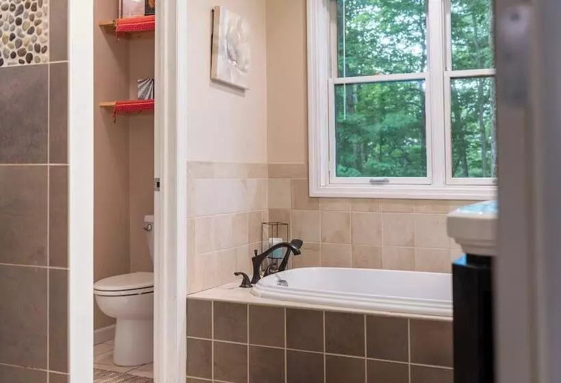 Bear Trail Chalet By Avantstay Retreat W/ Outdoor Living Deck & Fire Pit